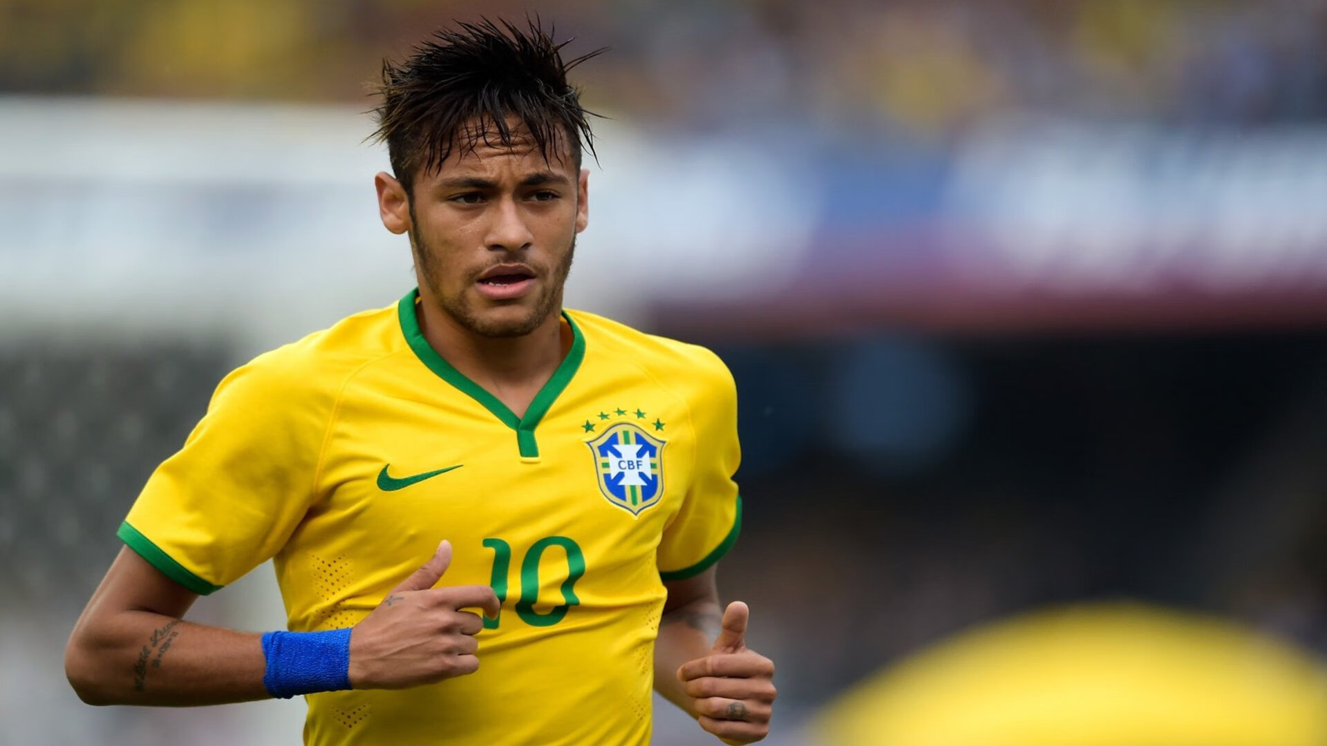 国足训练强度明显提升,国足训练赛